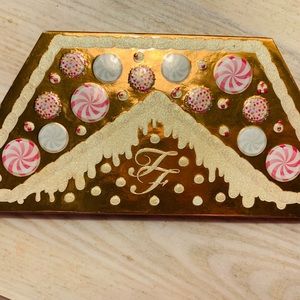 Two faced Christmas edition pallet